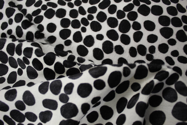 PIEL DE PELO PUNTOS BLANCO Y NEGRO