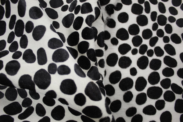 PIEL DE PELO PUNTOS BLANCO Y NEGRO