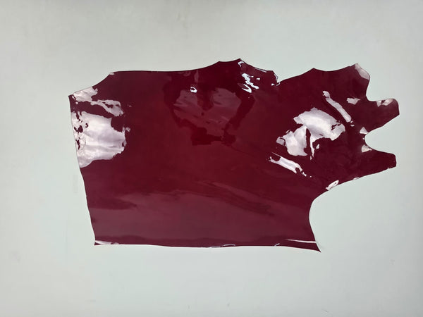 TROZO DE PIEL DE CHAROL ROJO OSCURO