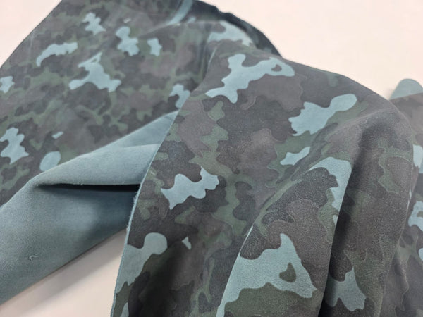 TROZO DE PIEL DE FANTASÍA MILITAR AZUL