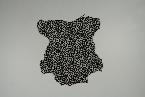 PIEL DE PELO PUNTOS BLANCO Y NEGRO