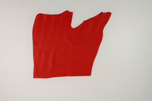 TROZO DE PIEL DE VACUNO ROJO