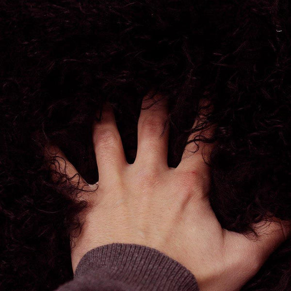 MANTA DE PIEL DE PELO LARGO NEGRO