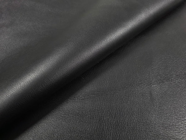 TROZO DE PIEL DE VACUNO NEGRO