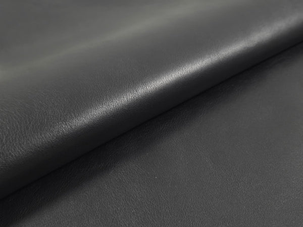 TROZO DE PIEL DE VACUNO NEGRO