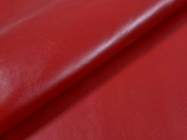 TROZO DE PIEL DE VACUNO ROJO CARMIN