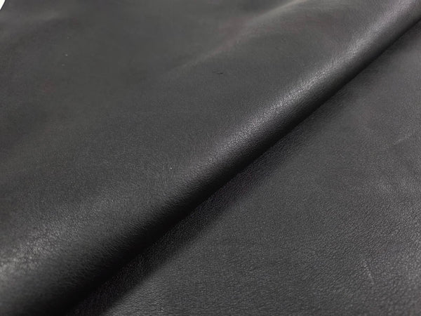 TROZO DE PIEL DE VACUNO NEGRO